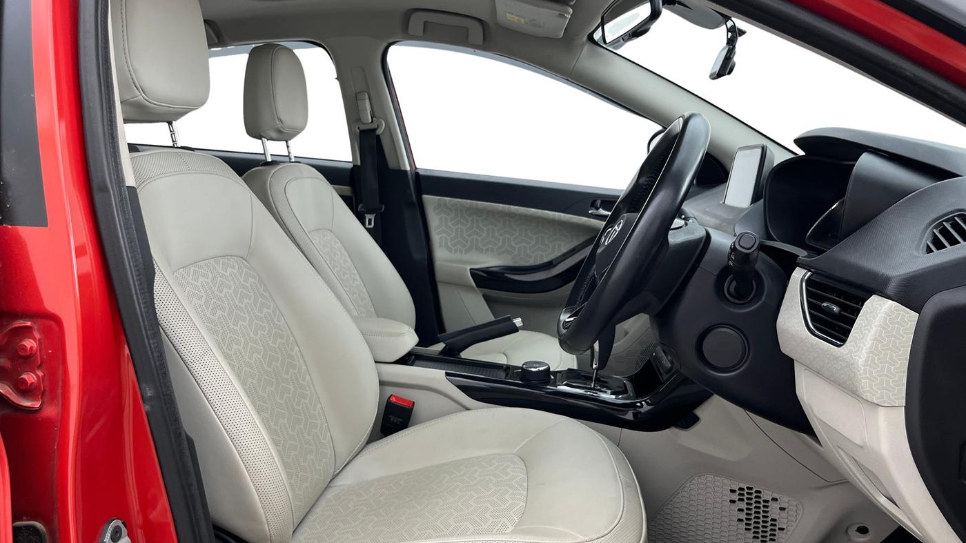 2022 Tata NEXON XZA PLUS (PREMIUM) PETROL, Petrol, Automatic, 42,535 km, Right Side Front Door Cabin