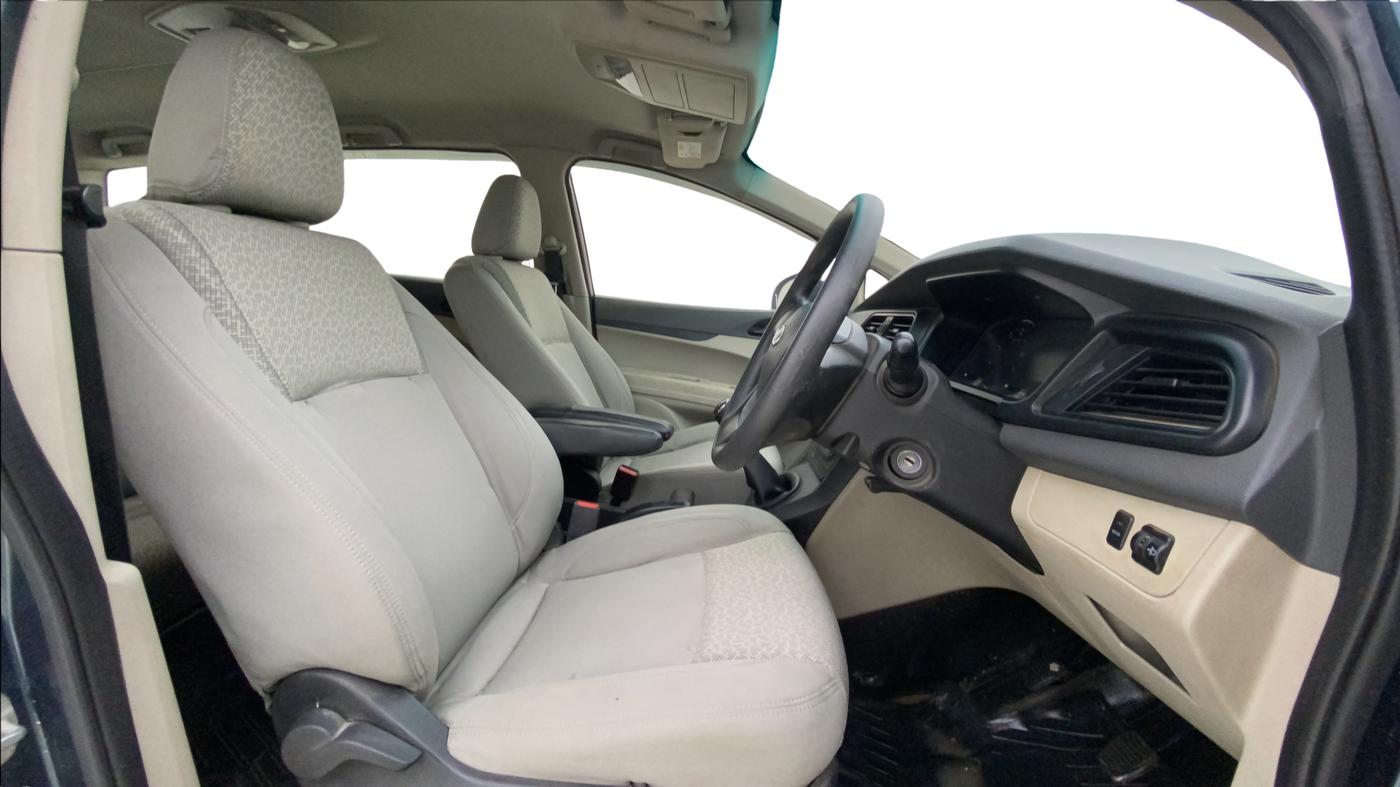 2019 Mahindra MARAZZO M4 8 STR, Diesel, Manual, 1,11,700 km, Right Side Front Door Cabin