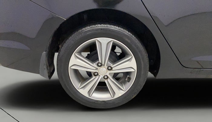 2018 Hyundai Verna 1.6 VTVT SX (O) AT, Petrol, Automatic, 33,196 km, Right Rear Wheel