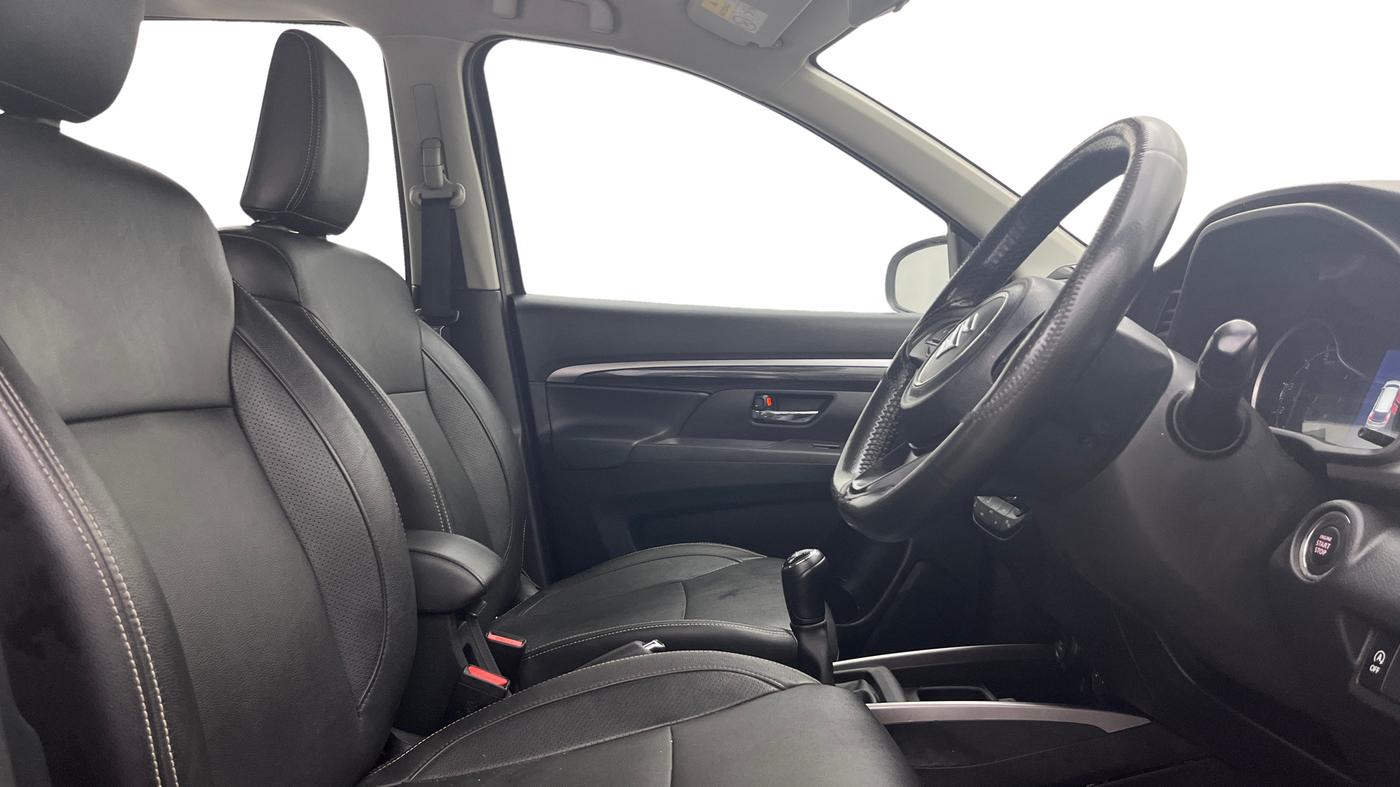 2022 Maruti XL6 ALPHA MT, Petrol, Manual, 70,450 km, Right Side Front Door Cabin