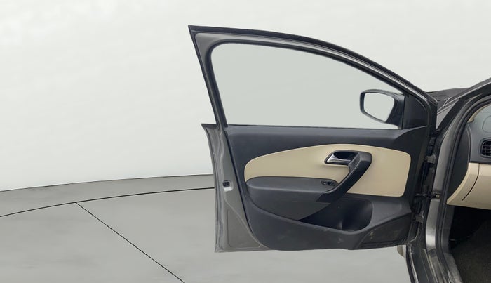 2013 Volkswagen Polo COMFORTLINE 1.2L, Diesel, Manual, 1,22,329 km, LHS Front Door