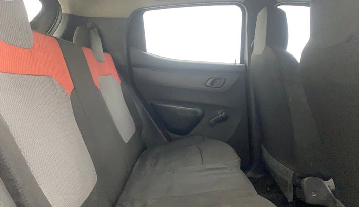 2016 Renault Kwid RXT 0.8, Petrol, Manual, 73,071 km, Right Side Rear Door Cabin