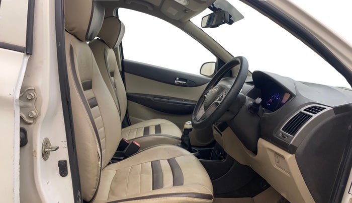 2013 Hyundai i20 ASTA 1.4 CRDI, Diesel, Manual, 1,41,813 km, Right Side Front Door Cabin