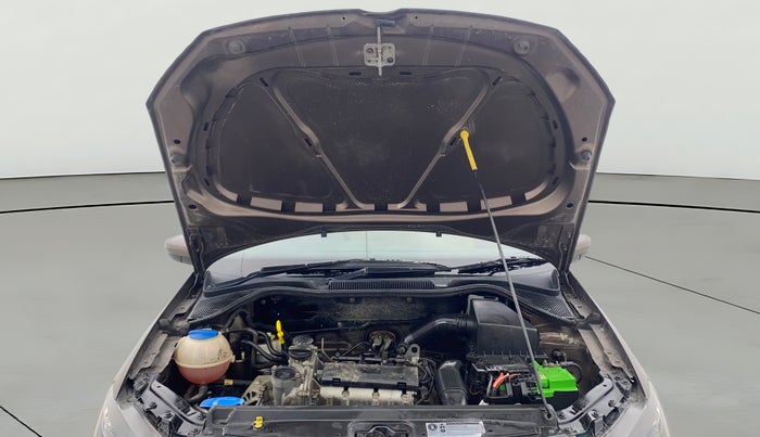 2017 Volkswagen Polo HIGHLINE1.2L, Petrol, Manual, 28,989 km, Open Bonet