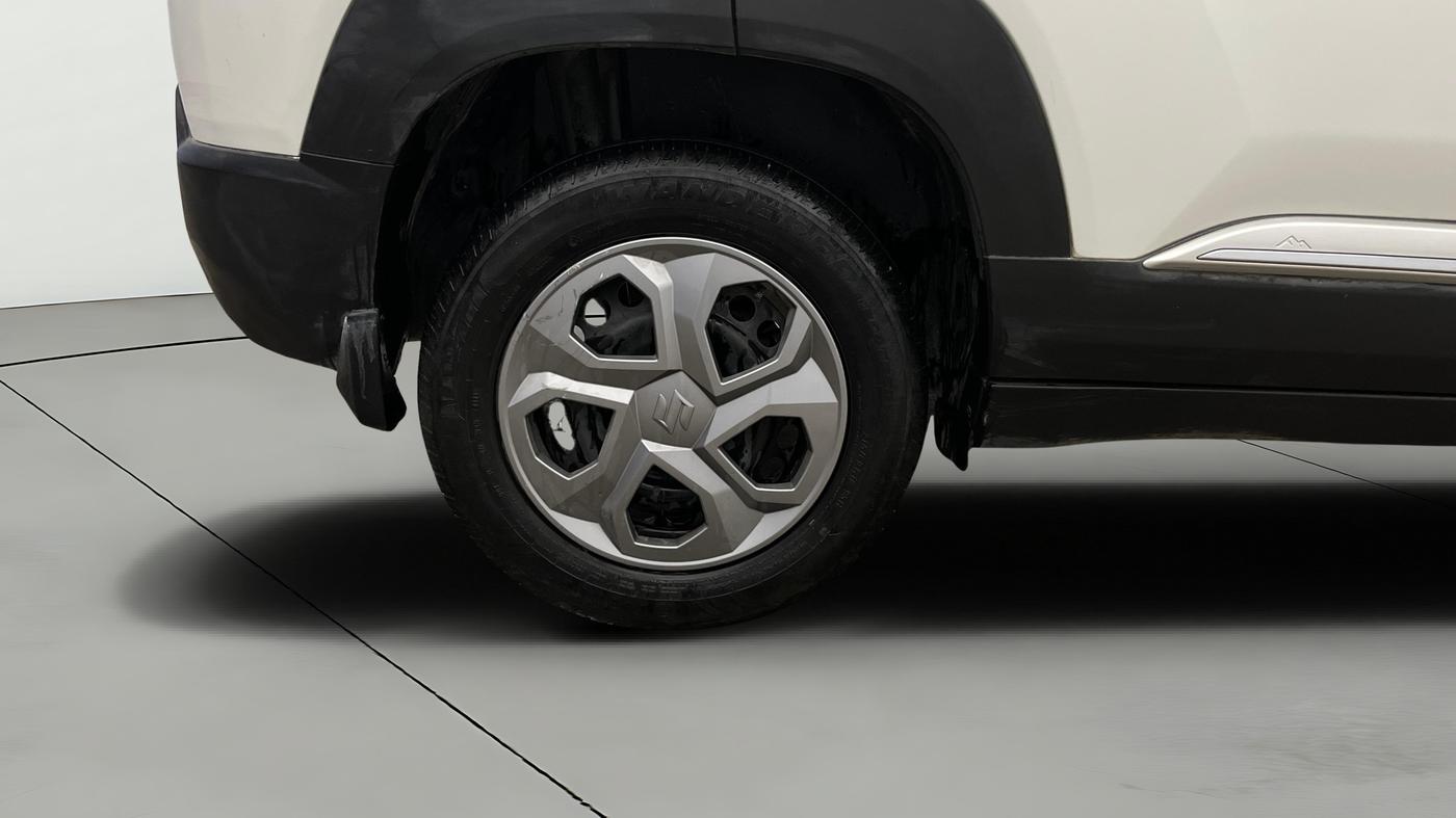 2023 Maruti BREZZA VXI SMART HYBRID, Petrol, Manual, 50,451 km, Right Rear Wheel