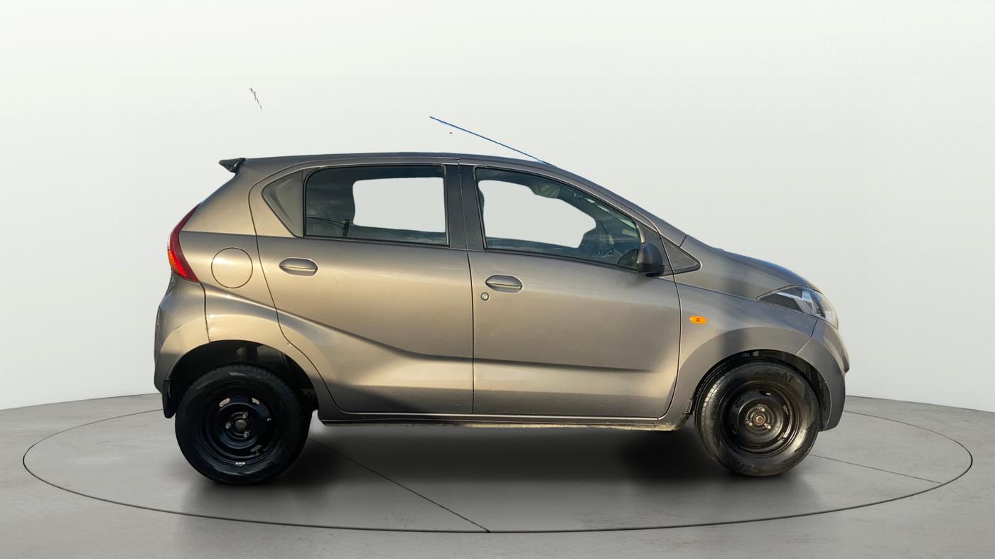 2017 Datsun Redi Go GOLD LIMITED EDITION, Petrol, Manual, 45,228 km, Right Side View
