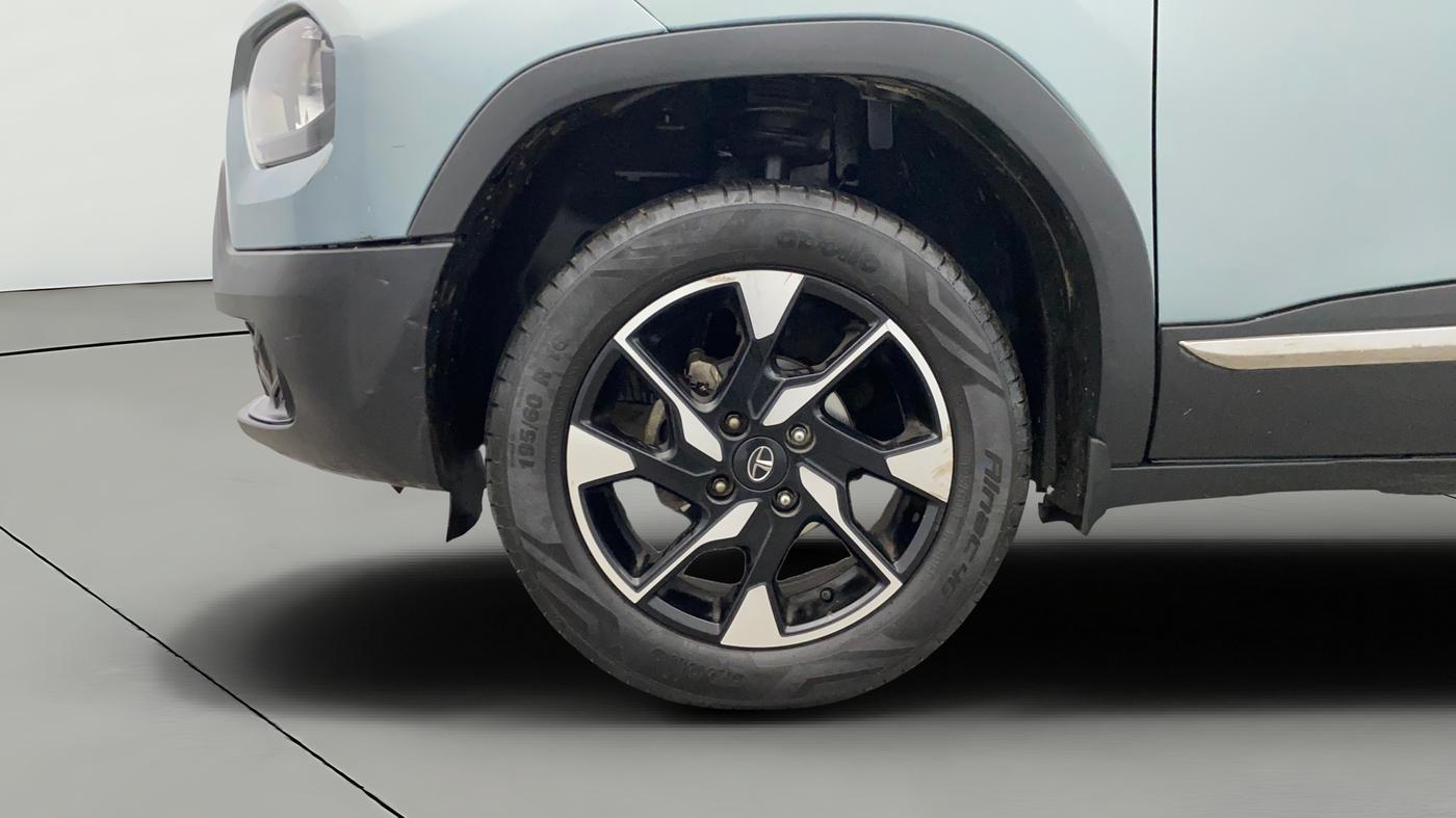 2023 Tata PUNCH ACCOMPLISHED DAZZLE CAMO MT, Petrol, Manual, 40,387 km, Left Front Wheel
