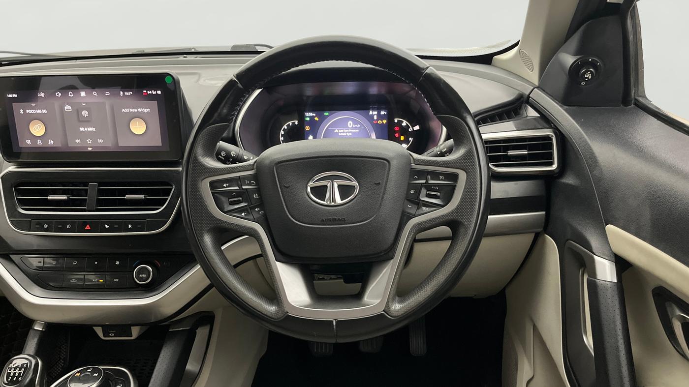 2023 Tata Safari XZ, Diesel, Manual, 40,943 km, Steering Wheel Close Up