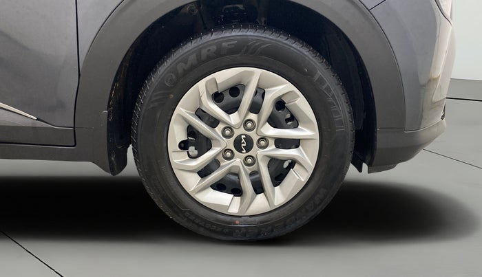 2022 KIA CARENS PRESTIGE 1.4 PETROL 7 STR, Petrol, Manual, 24,555 km, Right Front Wheel