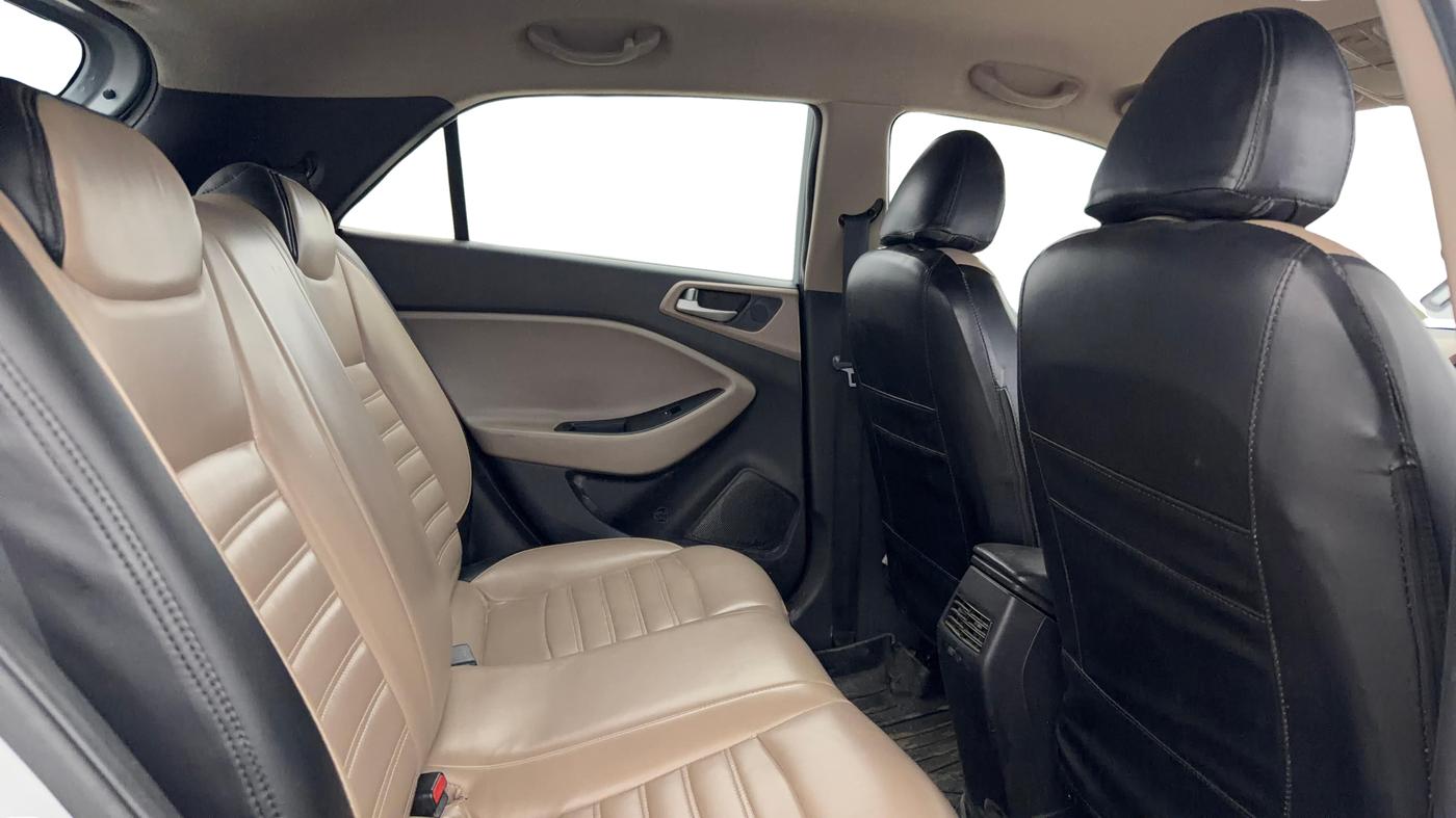 2020 Hyundai Elite i20 SPORTZ PLUS 1.2, Petrol, Manual, 60,456 km, Right Side Rear Door Cabin