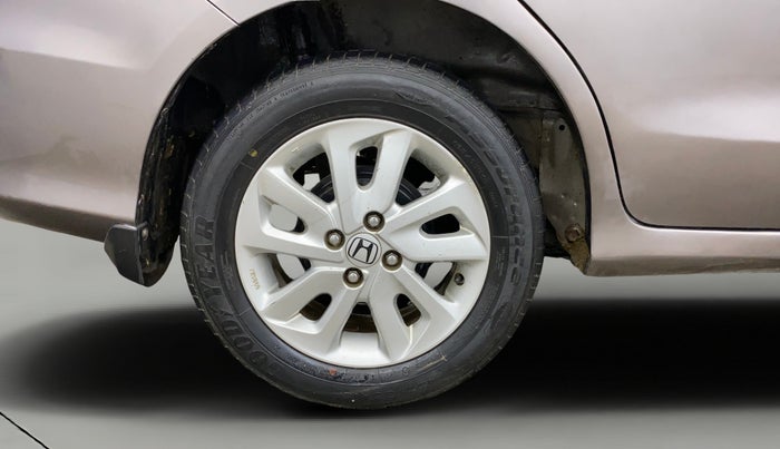 2014 Honda Mobilio 1.5L I-VTEC V, Petrol, Manual, 1,09,732 km, Right Rear Wheel
