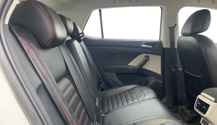 2022 Volkswagen TAIGUN HIGHLINE 1.0 TSI AT, Petrol, Automatic, 45,904 km, Right Side Rear Door Cabin