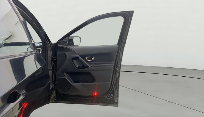 2021 Tata Harrier XZA PLUS 2.0L, Diesel, Automatic, 98,669 km, RHS Front Door