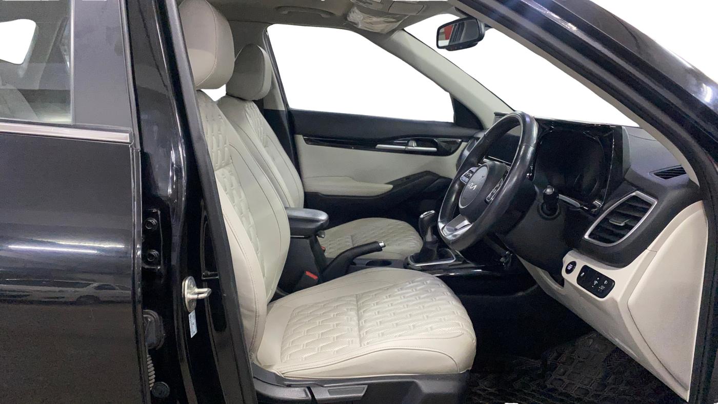 2022 KIA SELTOS HTX 1.5 PETROL, Petrol, Manual, 28,668 km, Right Side Front Door Cabin