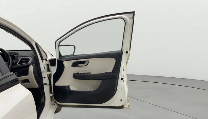 2024 Tata ALTROZ XZA + SUNROOF, Petrol, Automatic, 5,572 km, RHS Front Door