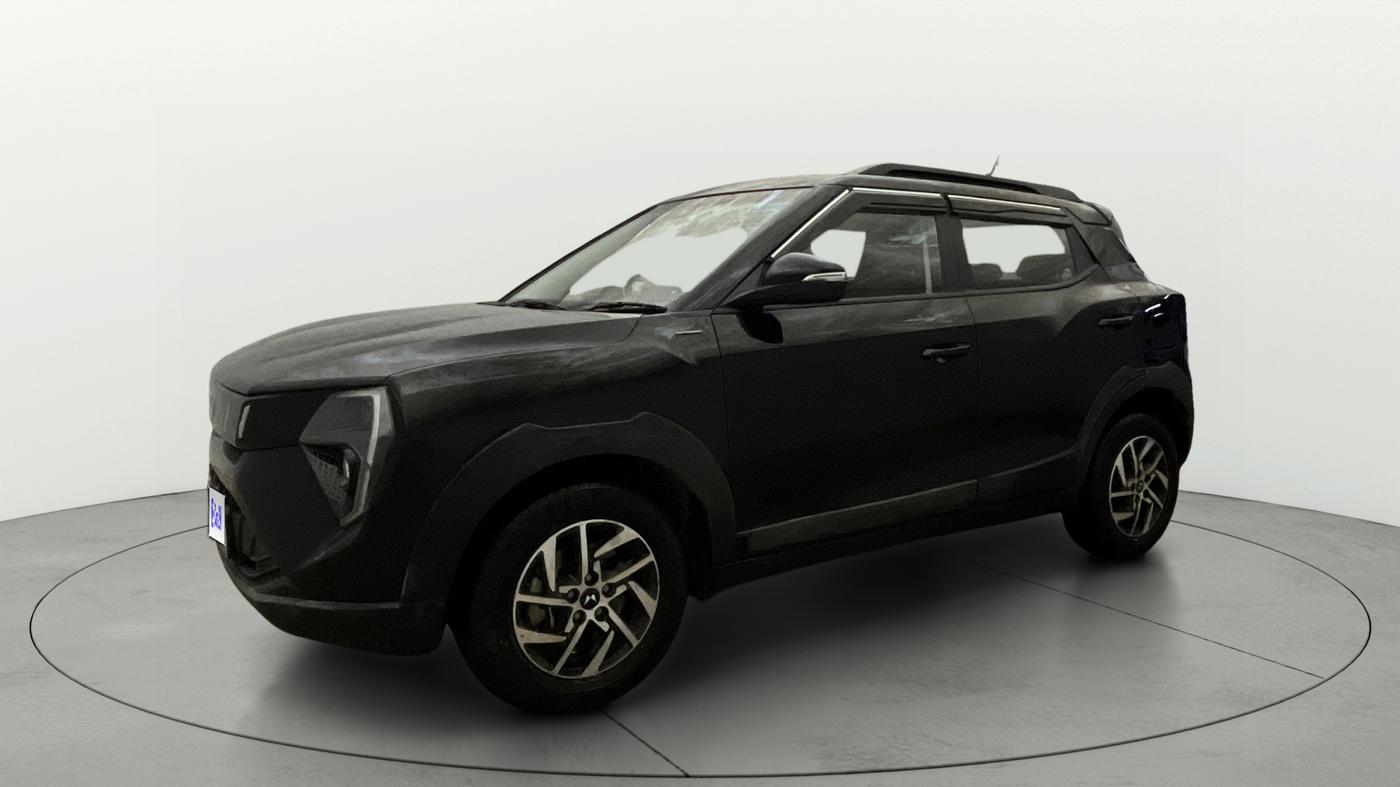 2025 Mahindra XUV 3XO AX5 1.2 L TCMPFI AT, Petrol, Automatic, 19,479 km, Left Front Diagonal