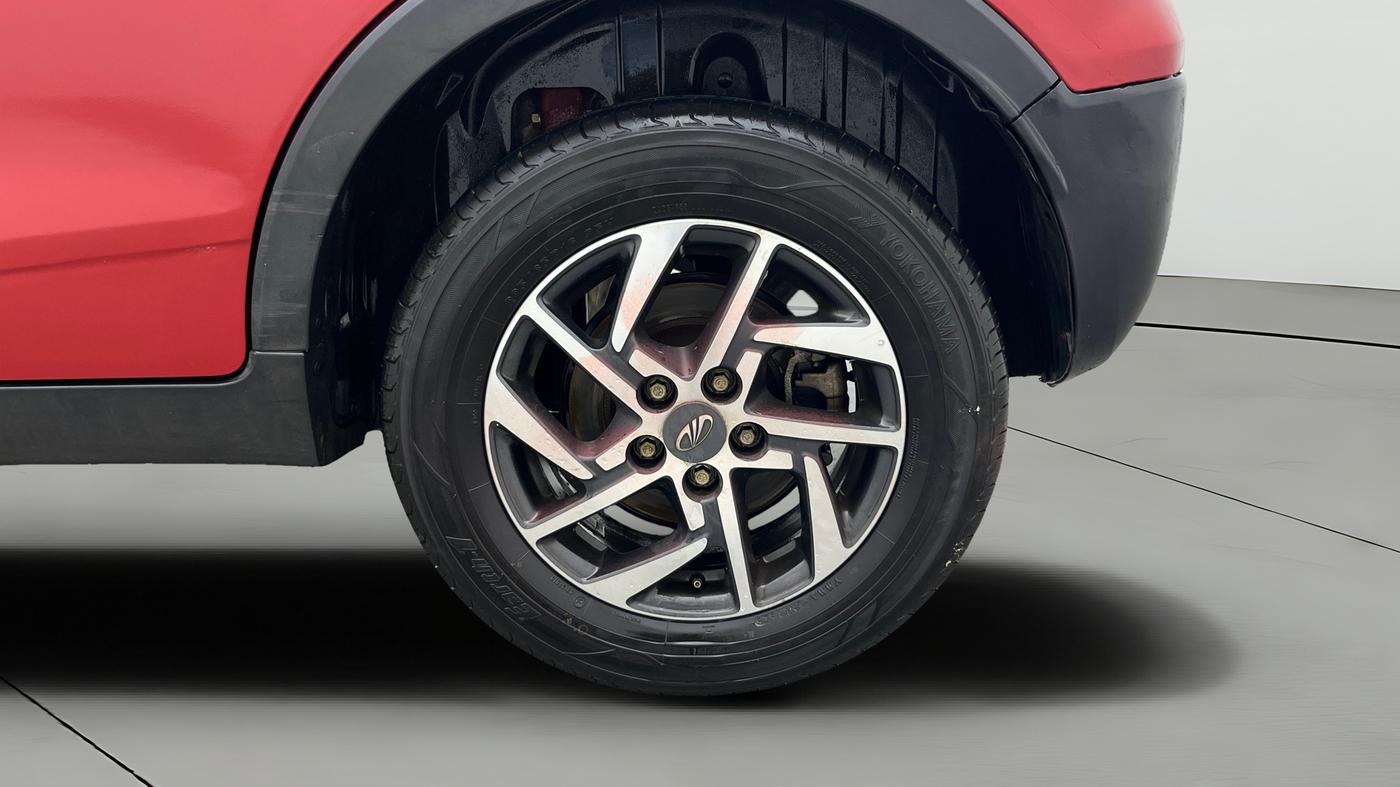 2022 Mahindra XUV300 W6 1.5 Diesel, Diesel, Manual, 72,136 km, Left Rear Wheel