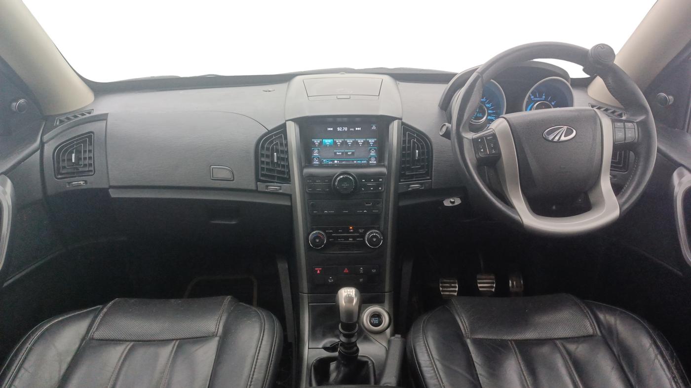 2017 Mahindra XUV500 W10, Diesel, Manual, 82,167 km, Dashboard