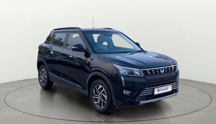 2024 Mahindra XUV300 W8 (O) 1.2 PETROL, Petrol, Manual, 31,207 km, Right Front Diagonal