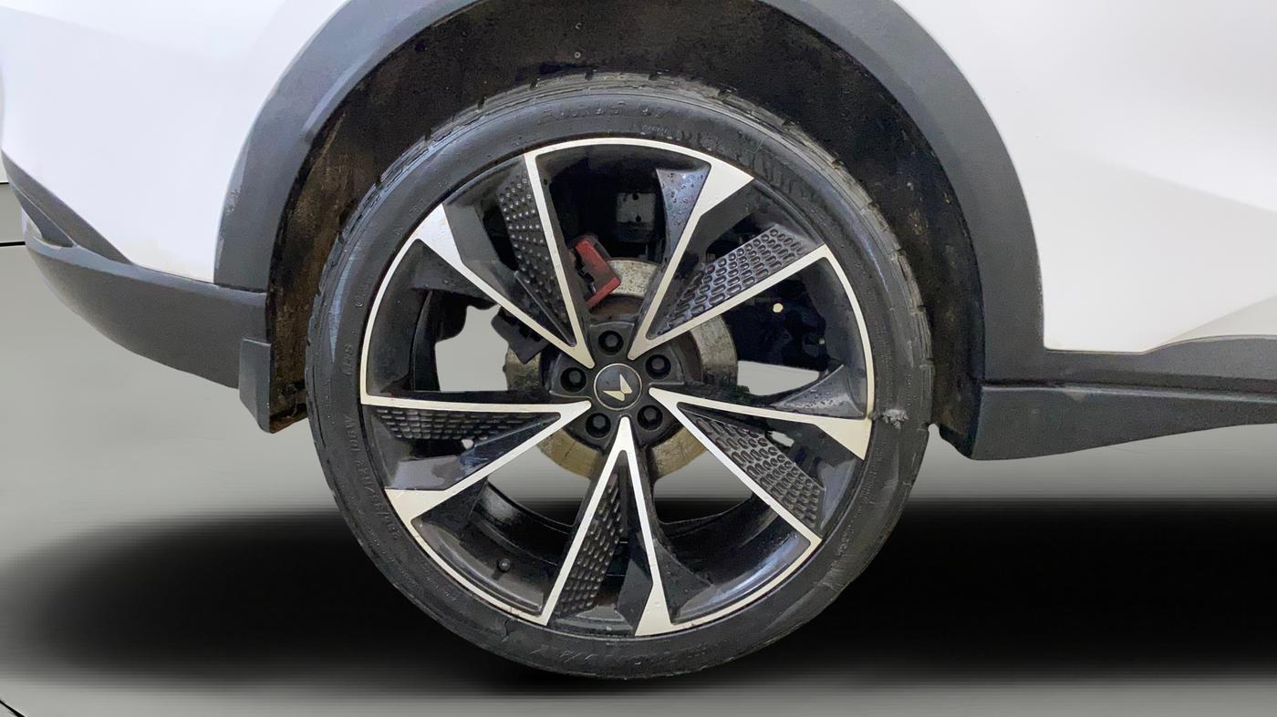 2022 Mahindra XUV700 AX 7 LUXURY P AT 7 STR, Petrol, Automatic, 13,673 km, Right Rear Wheel