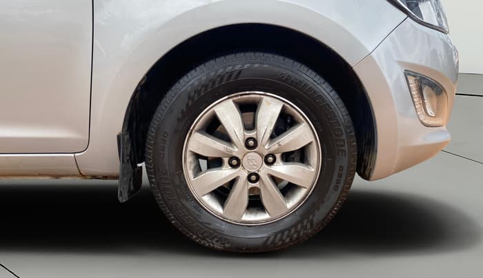 2013 Hyundai i20 ASTA 1.2, Petrol, Manual, 1,02,376 km, Right Front Wheel