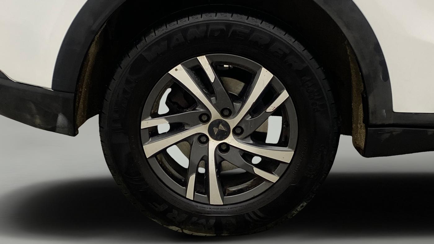 2024 Mahindra XUV700 AX 5 D AT 5 STR, Diesel, Automatic, 28,225 km, Right Rear Wheel