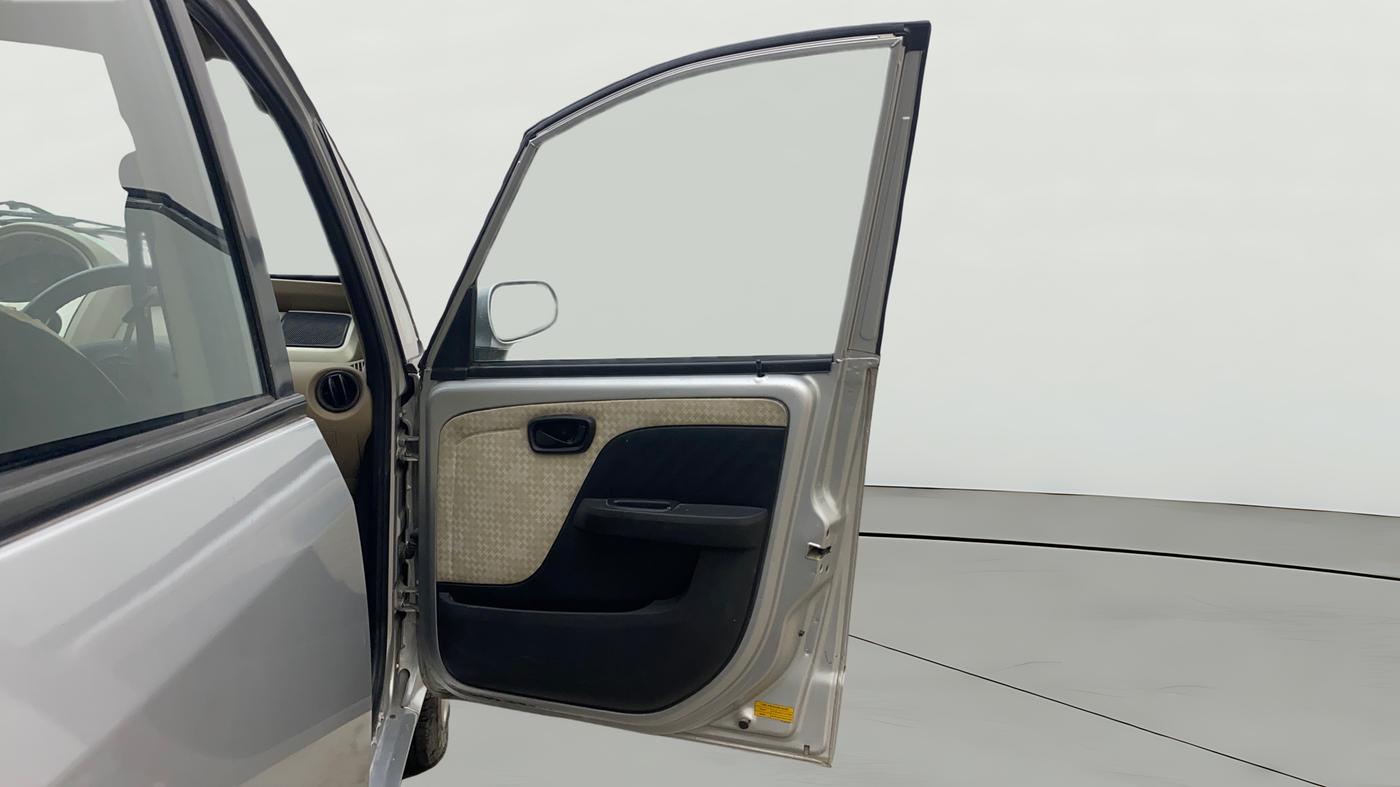 2014 Tata Nano TWIST XT, Petrol, Manual, 58,429 km, RHS Front Door