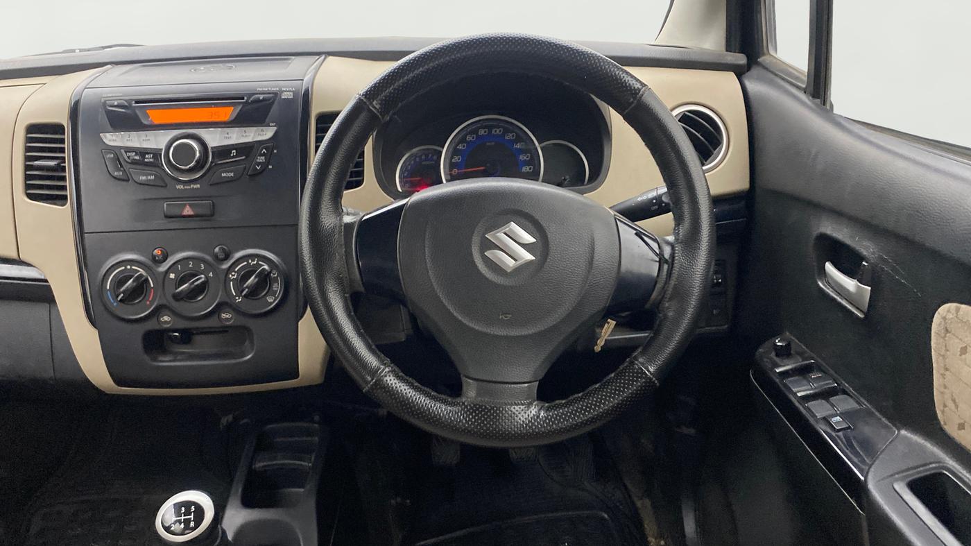 2017 Maruti Wagon R 1.0 VXI, Petrol, Manual, 62,321 km, Steering Wheel Close Up