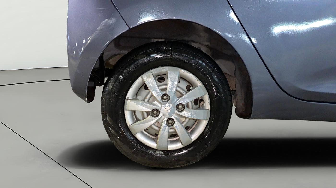 2015 Hyundai Eon ERA +, CNG, Manual, 90,881 km, Right Rear Wheel