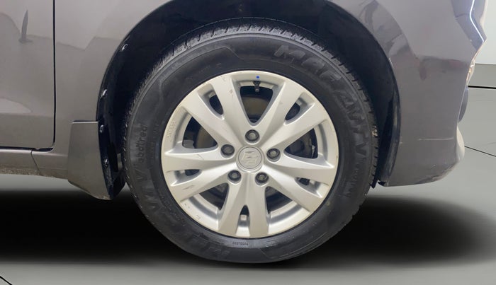 2016 Maruti Ertiga ZXI, Petrol, Manual, 86,019 km, Right Front Wheel