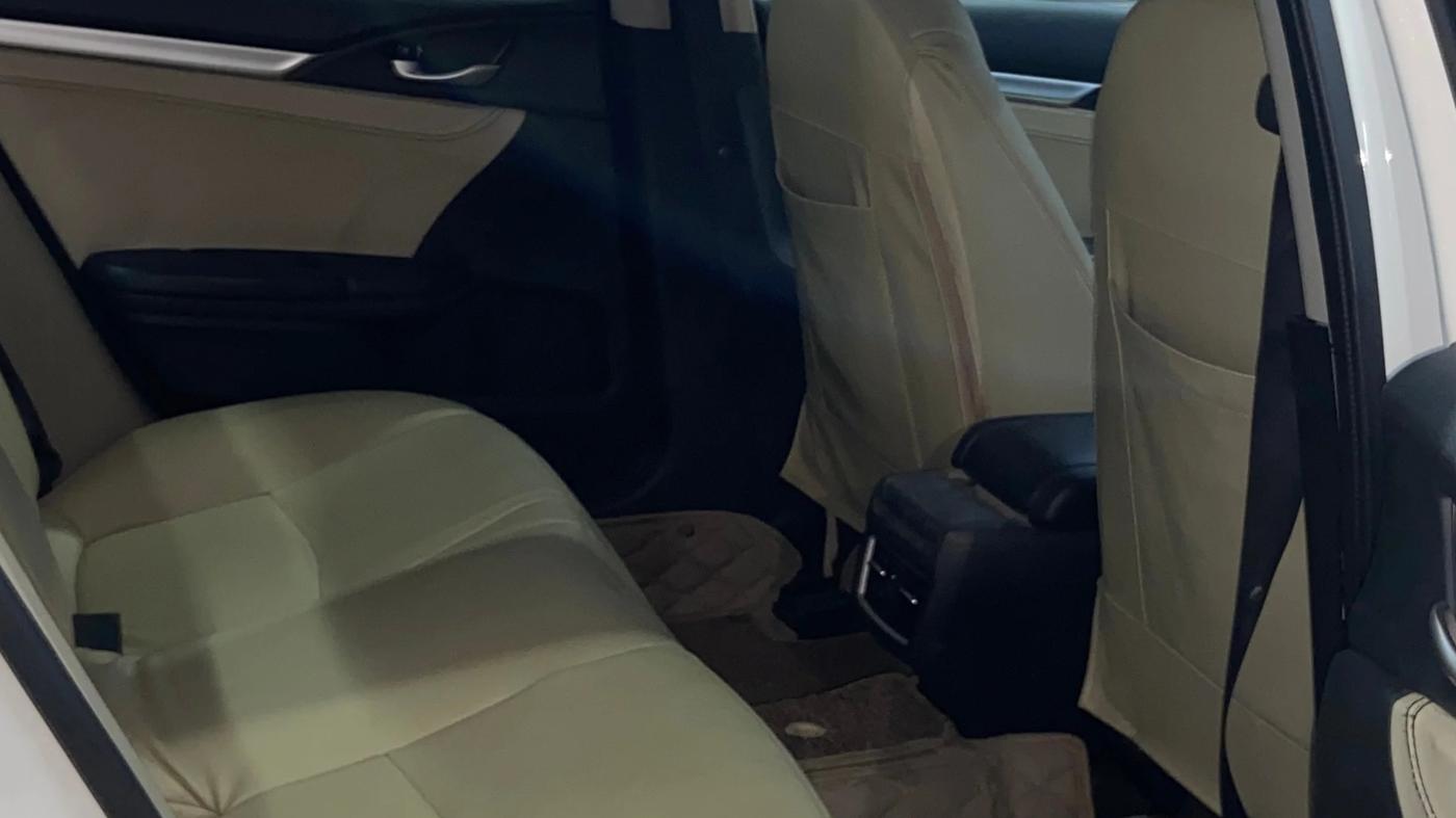 2019 Honda Civic 1.8L I-VTEC V CVT, Petrol, Automatic, 1,09,337 km, Right Side Rear Door Cabin