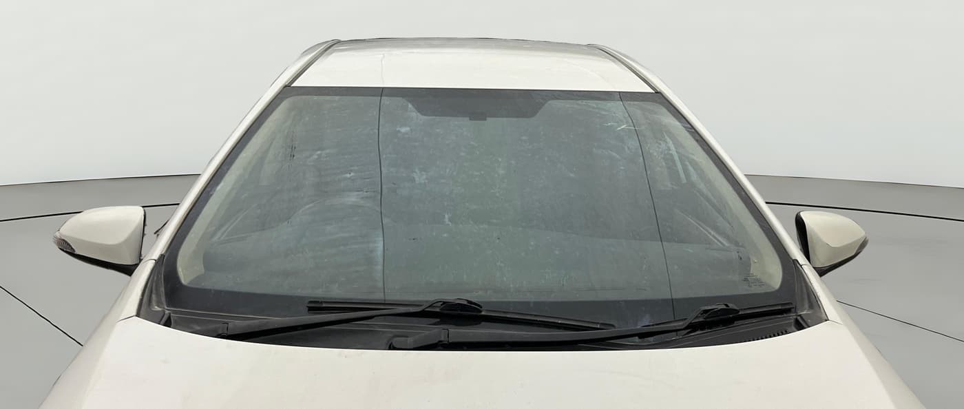 2014 Toyota Corolla Altis J PETROL, Petrol, Manual, 1,04,585 km, Front Windshield