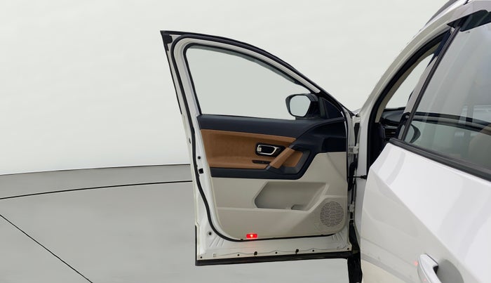 2024 Tata Safari ADVENTURE PLUS, Diesel, Manual, 29,863 km, LHS Front Door