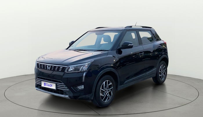 2024 Mahindra XUV300 W8 (O) 1.2 PETROL, Petrol, Manual, 31,207 km, Left Front Diagonal