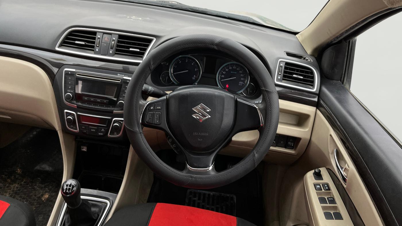 2016 Maruti Ciaz VDI+ SHVS, Diesel, Manual, 68,244 km, Steering Wheel Close Up