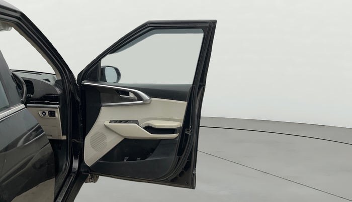 2023 KIA CARENS PRESTIGE PLUS 1.5 PETROL IMT 7 STR, Petrol, Manual, 48,381 km, RHS Front Door