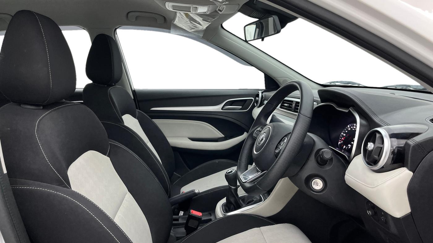 2024 MG ASTOR Sprint 1.5 MT (Ivory), Petrol, Manual, 14,145 km, Right Side Front Door Cabin