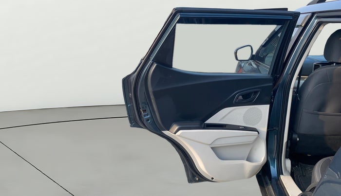 2022 Mahindra XUV300 W6 1.2 PETROL, Petrol, Manual, 19,471 km, LHS Rear Door