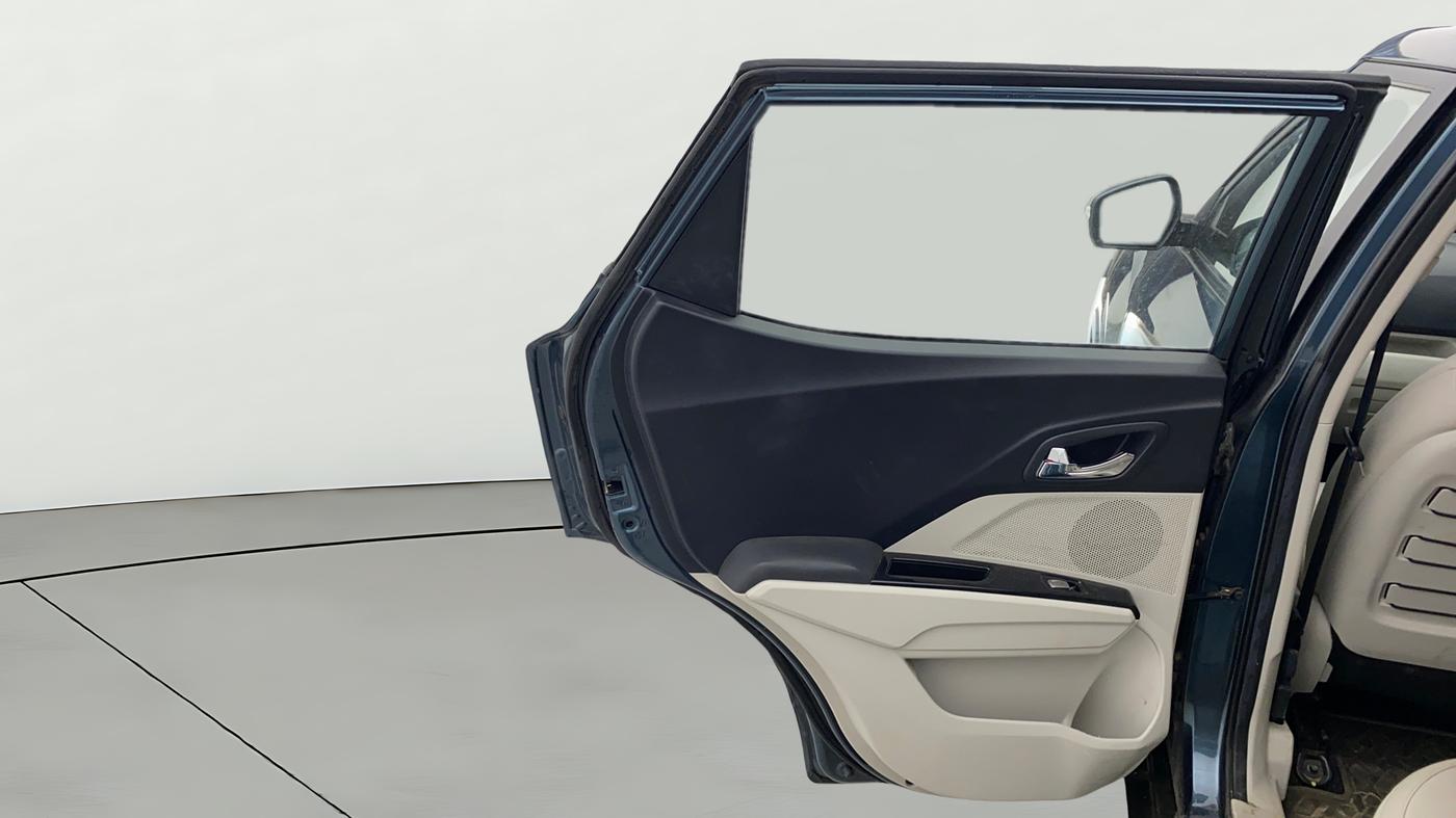 2022 Mahindra XUV300 W8 (O) 1.5 DIESEL, Diesel, Manual, 26,734 km, LHS Rear Door