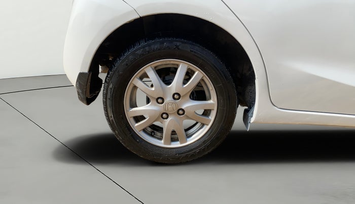 2017 Honda Brio VX MT, Petrol, Manual, 1,01,621 km, Right Rear Wheel