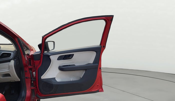 2021 Tata ALTROZ XE DIESEL, Diesel, Manual, 1,05,188 km, RHS Front Door