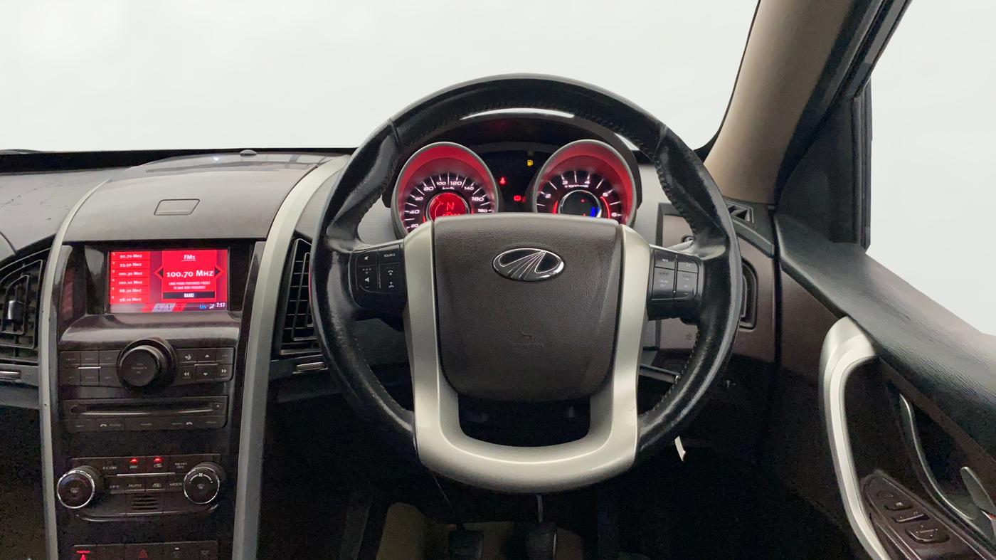 2014 Mahindra XUV500 W8, Diesel, Manual, 86,374 km, Steering Wheel Close Up