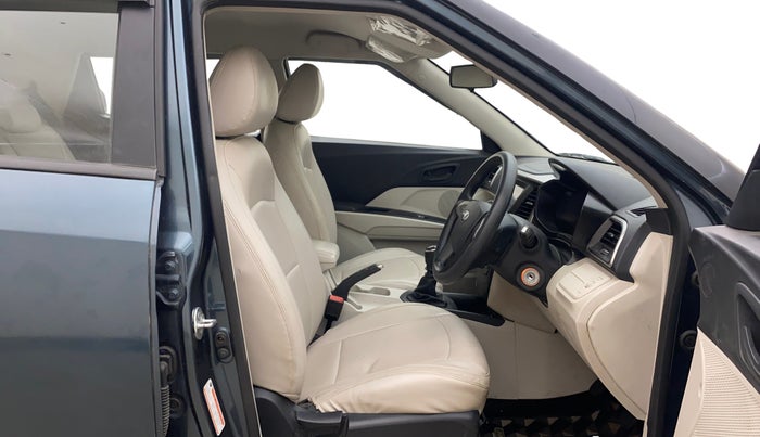 2019 Mahindra XUV300 W6 1.2 PETROL, Petrol, Manual, 58,725 km, Right Side Front Door Cabin