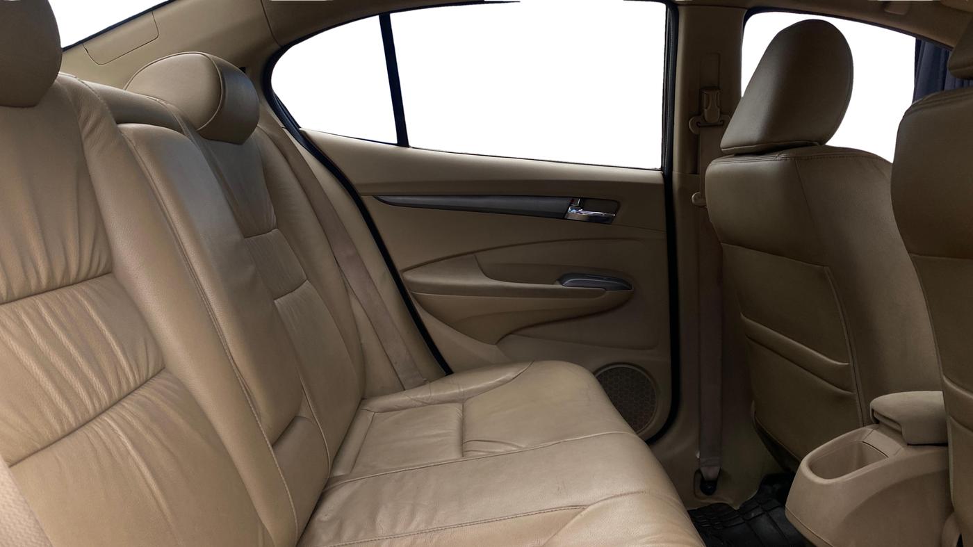 2013 Honda City 1.5L I-VTEC V AT, Petrol, Automatic, 1,00,548 km, Right Side Rear Door Cabin