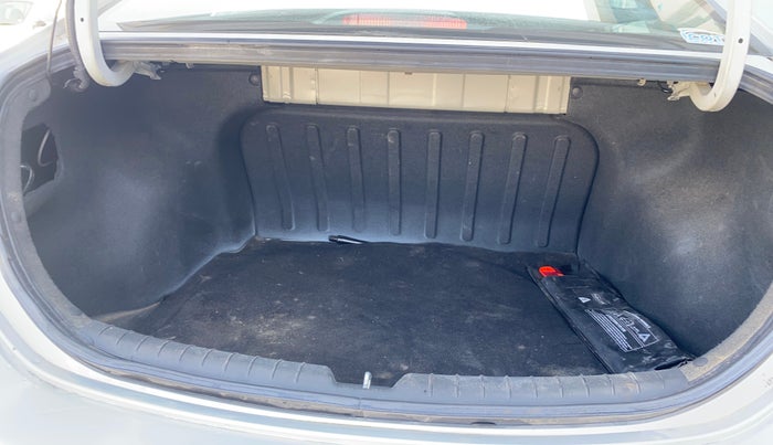 2018 Hyundai Verna 1.6 VTVT SX, Petrol, Manual, 50,759 km, Boot Open Zoomed View