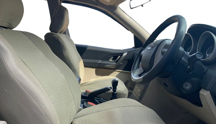 2015 Mahindra XUV500 W6, Diesel, Manual, 1,13,116 km, Right Side Front Door Cabin