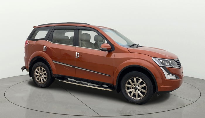 2015 Mahindra XUV500 W10, Diesel, Manual, 95,830 km, Right Front Diagonal