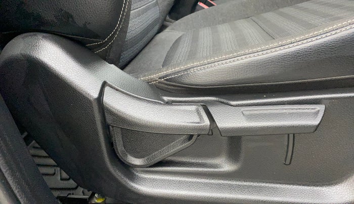 2022 KIA SONET HTK PLUS 1.2, Petrol, Manual, 19,306 km, Driver Side Adjustment Panel