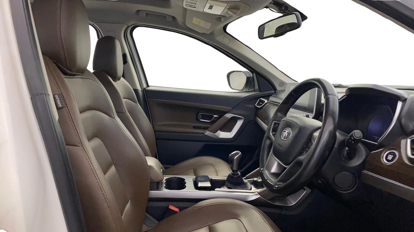 2020 Tata Harrier XZ PLUS 2.0L DUAL TONE, Diesel, Manual, 1,32,979 km, Right Side Front Door Cabin