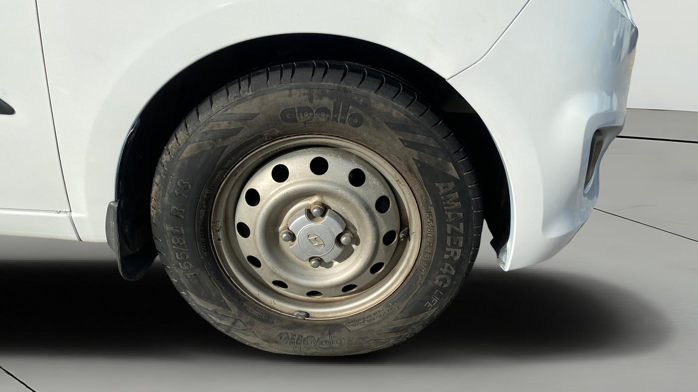 2013 Hyundai i10 MAGNA 1.1, Petrol, Manual, 60,698 km, Right Front Wheel